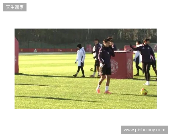 TA独家:今夏阿莫林在美国主动陪利马跑步复健,表达其支持 TA独家:今夏阿莫林在美国主动陪利马跑步复健,表达其支持