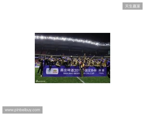 法比奥庆祝足协杯夺冠:我们是冠军了!这座城市值得拥有这一刻